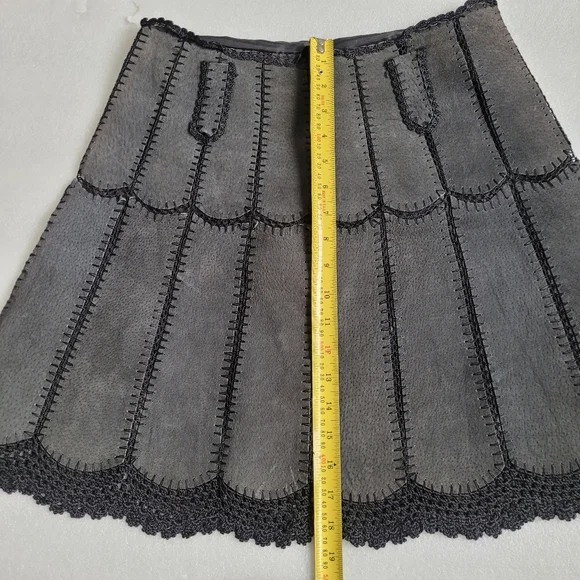 Vintage Black Suede Patchwork Miniskirt With Crochet Lace Trim 70s Boho 38 EU 6 - Picture 13 of 15